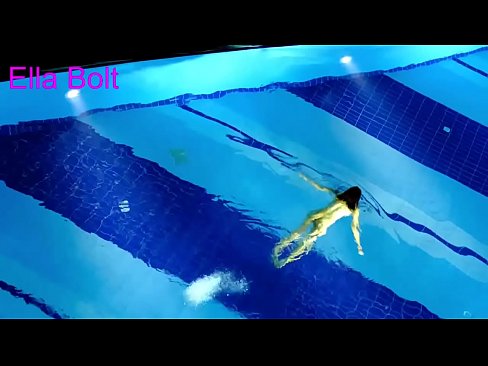 ❤️ หยุดดูไม่ได้เลย หนุ่มผมบลอนด์โดนจับได้ว่ายเปลือยกายอยู่ใน ELLA BOLT resort pool แค่โป๊ ที่เรา ❤